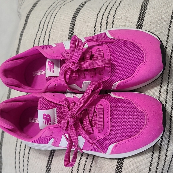 Pink new balance shoes - Picture 4 of 4